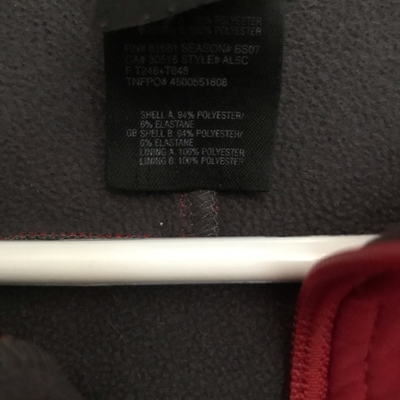 Men’s Red The North Face Shell Jacket - Picture 5 of 7